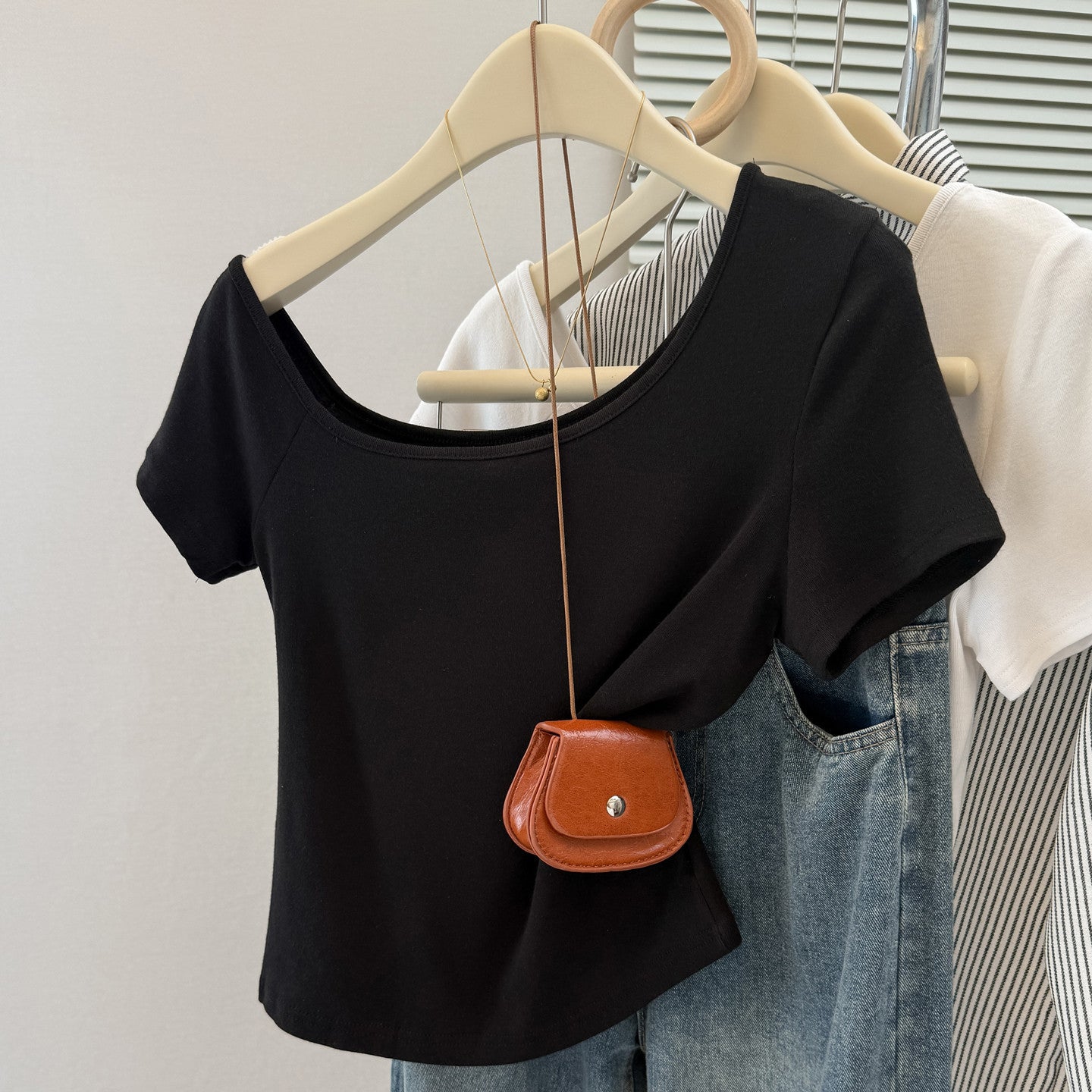 Style Solid Color Off-the-Shoulder Short Sleeve T-Shirt for Women, Slim Fit Short Length Half-Sleeve Top