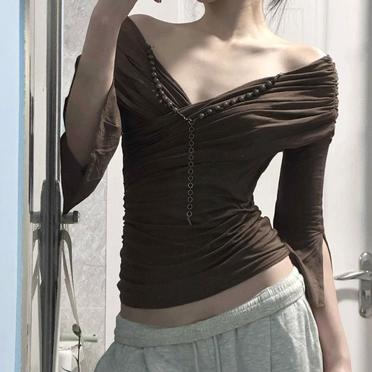 Slim fit V-neck pleated long sleeved T-shirt