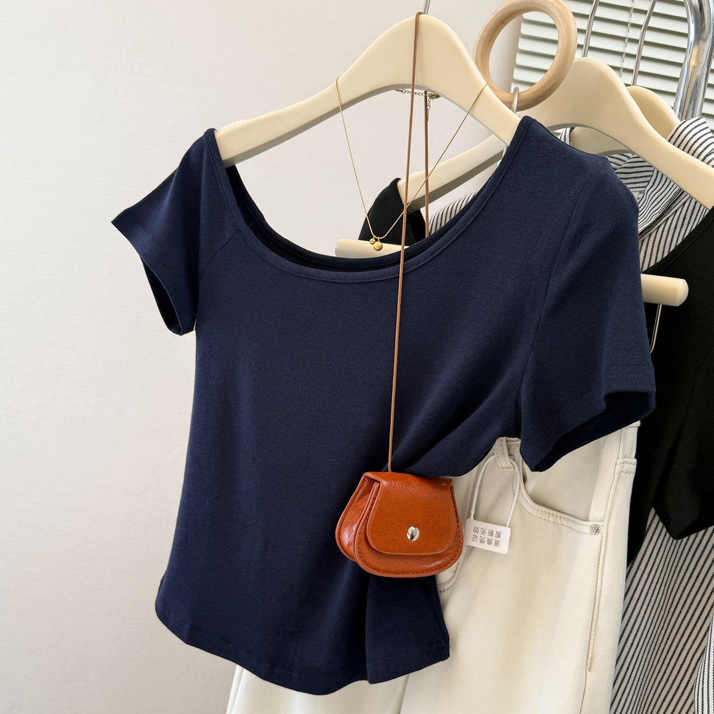 Style Solid Color Off-the-Shoulder Short Sleeve T-Shirt for Women, Slim Fit Short Length Half-Sleeve Top