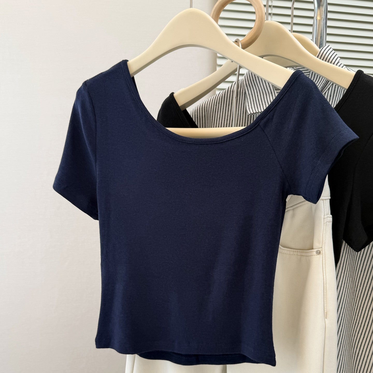 Style Solid Color Off-the-Shoulder Short Sleeve T-Shirt for Women, Slim Fit Short Length Half-Sleeve Top