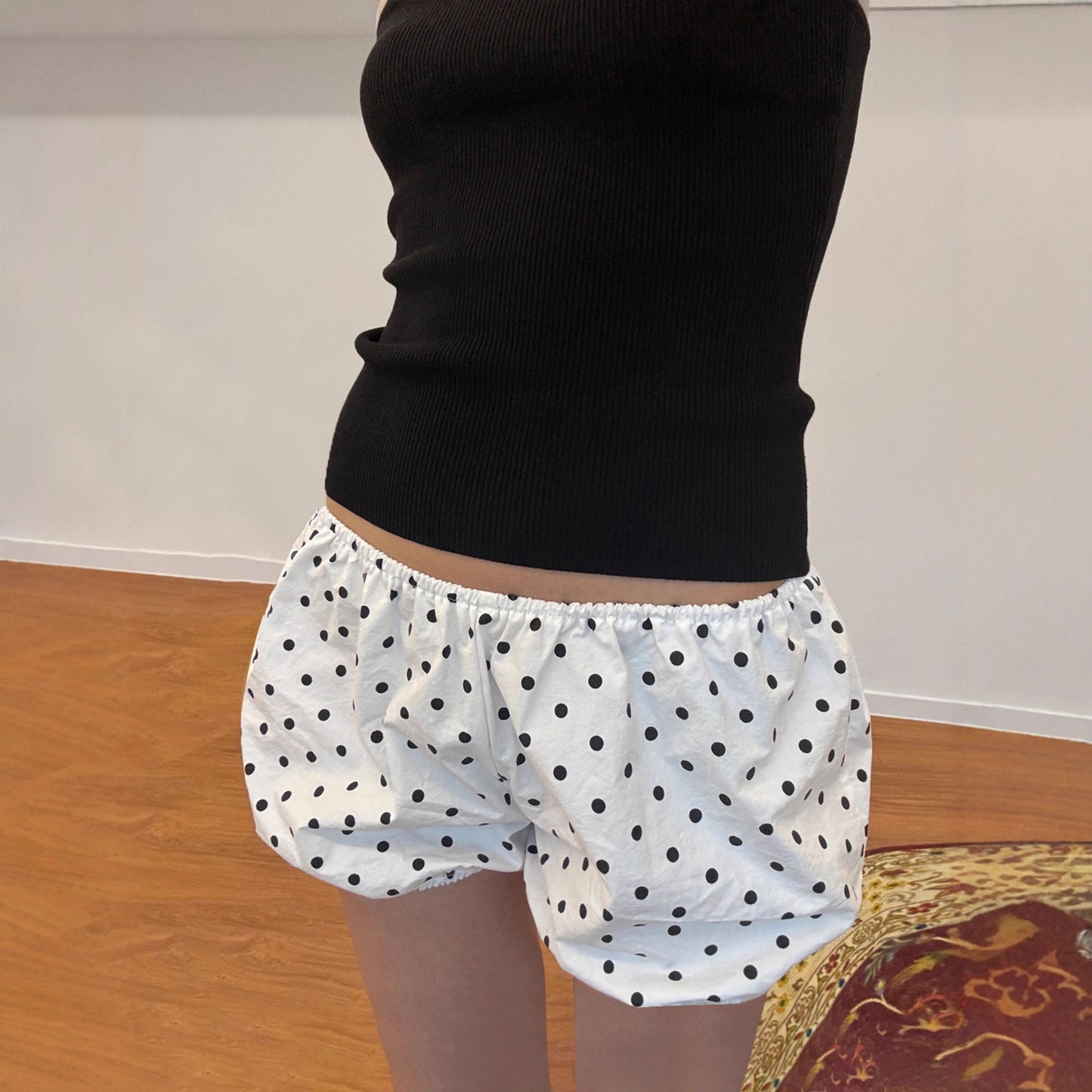 Retro style minimalist polka dot contrasting color slimming low waist woven flower bud shorts