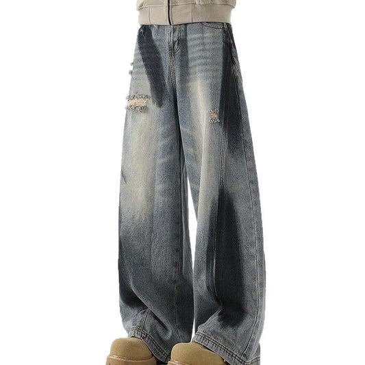 Bending knife deconstruction spray painting to make old jeans