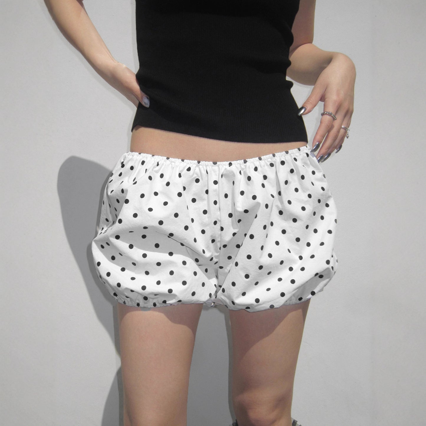 Retro style minimalist polka dot contrasting color slimming low waist woven flower bud shorts