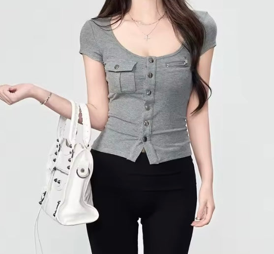 Short sleeved top U-neck slim fit T-shirt